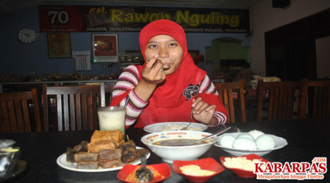
Menikmati Lezatnya Rawon Nguling