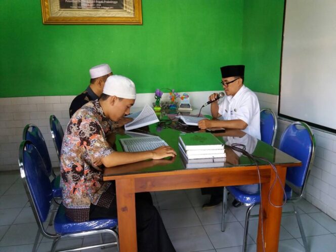 
Guru dan Siswa di Leces Gelar Tadarus Bersama