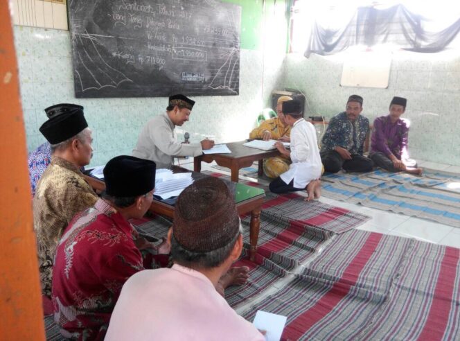 
Warga Wonoplintahan Bagikan Santunan Anak Yatim