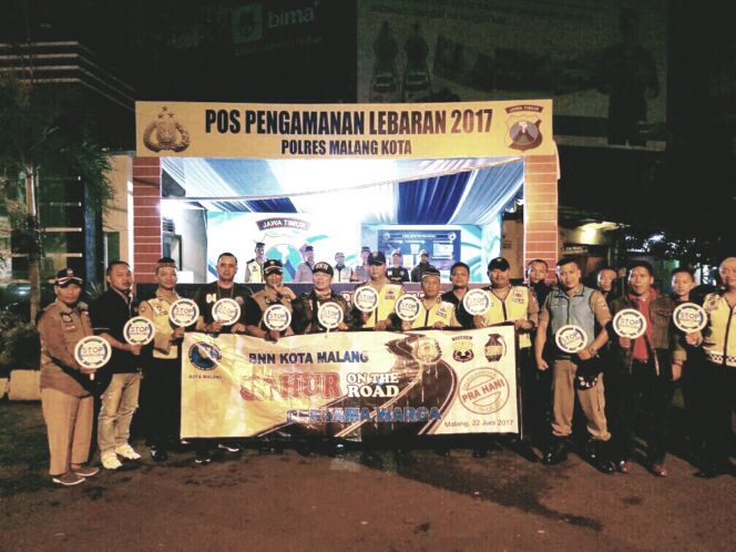 
BNN Kota Malang Kampanyekan Stop Narkoba Melalui Bagi-bagi Takjil Gratis