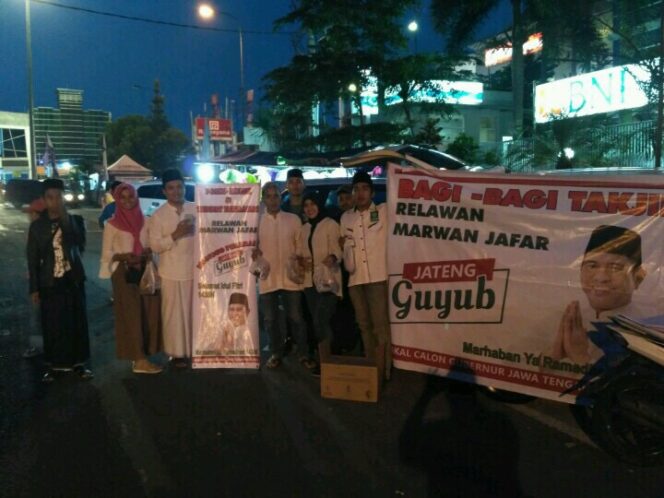 
					Dukung Marwan Jafar Maju Jadi Gubernur Jateng, Simpatisan REMAJA Bagikan Takjil ke Warga