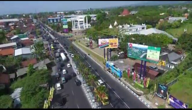 
H+5 Lebaran, Arus Lalin di Simpang 4 Taman Dayu Pandaan Terpantau Ramai Lancar