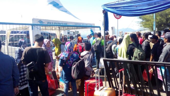 
142 Penumpang Manfaatkan Angkutan Mudik Gratis di Pelabuhan Tanjungwangi Menuju Pulau Sepekan Madura
