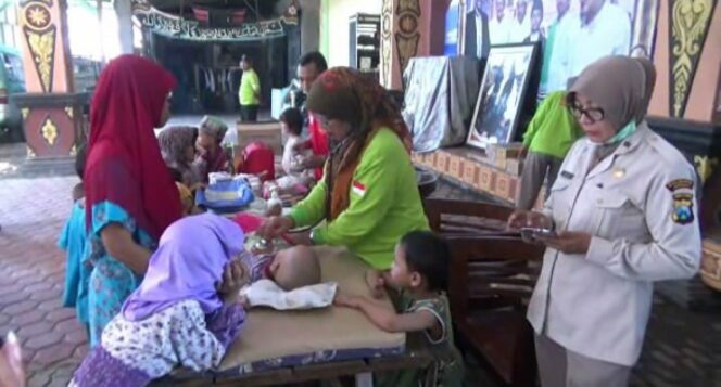 
Peringati HUT Bhayangkara ke-71, Polresta Sidoarjo Berikan Pengobatan Gratis Untuk Masyarakat