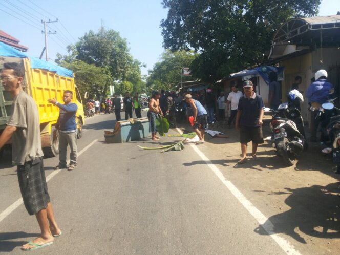 
Hindari Lubang, Tiga Pelajar SMP di Pasuruan Tewas Tabrakan dengan Truk