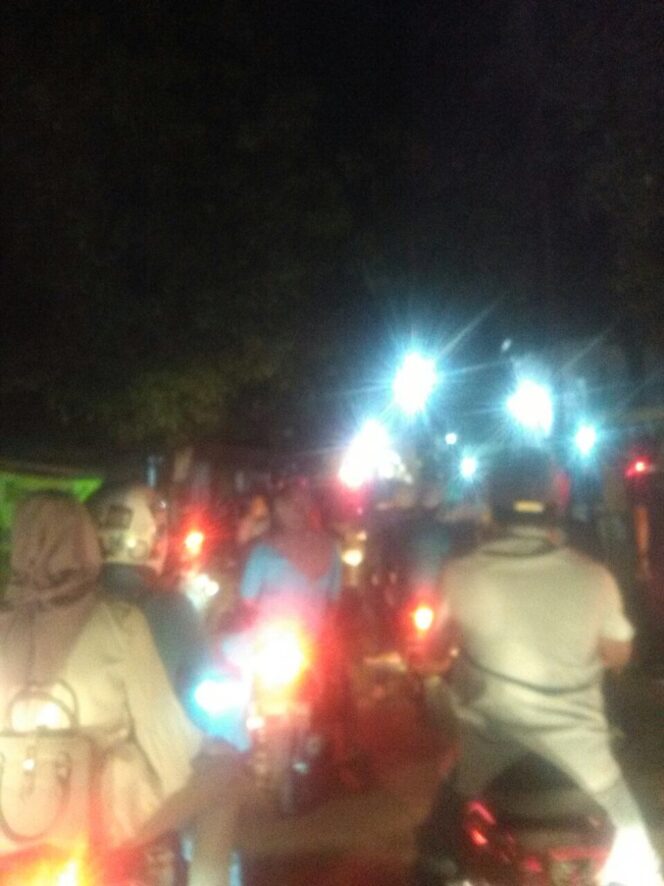 
Sejumlah Pengendara Kecewa, Jalur Alternatif di Beji Ini Ditutup Hanya Untuk Kepentingan Pribadi
