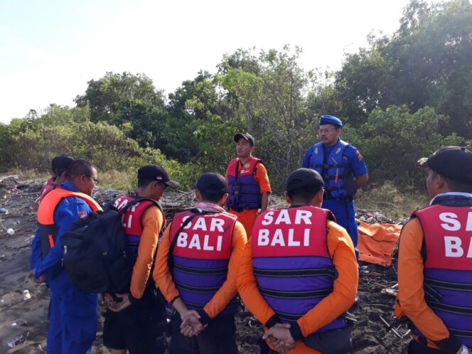 
					Mandi di Sungai, Remaja Ini Hilang Terseret Arus