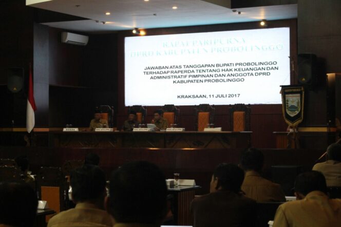 
Fraksi-fraksi DPRD Jawab Tanggapan Bupati Terhadap Raperda Inisiatif