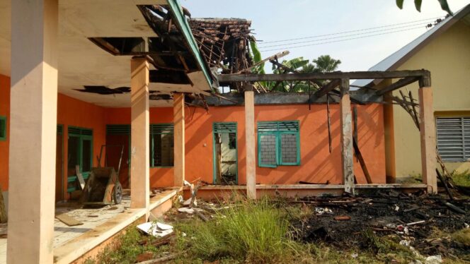 
Bangunan Bekas Kantor Panwas Kota Pasuruan Terbakar