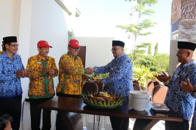 
Peringati Harkopnas ke-70, Wabup Probolinggo Ajak Pegawai Pemkab Gelorakan Semangat  Gerakan Koperasi