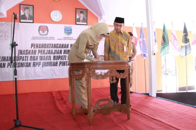 
Pemkab Probolinggo dan KPU Teken Naskah Perjanjian Hibah Daerah Pilbup 2018