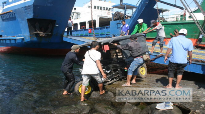 
Pemilik Motor Ketiduran, Tosa Bermuatan Telur Nyaris Nyemplung Laut
