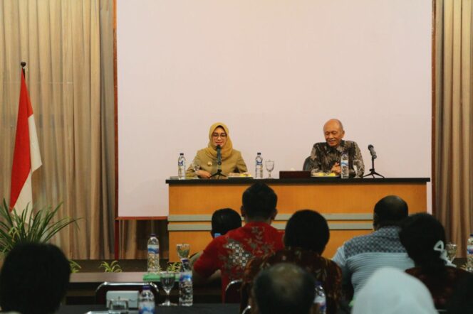 
Bupati Buka Workshop Managemen BLUD RSUD Waluyo Jati