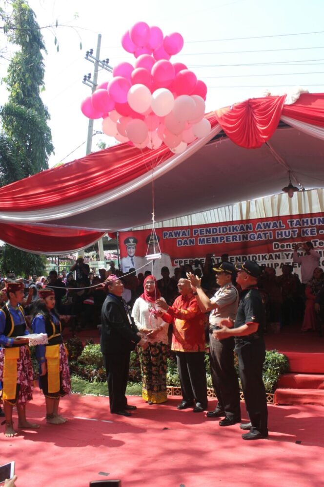 
Dispendik Probolinggo Gelar Pawai Pendidikan