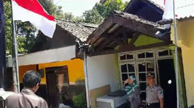 
Gara-gara Salah Pasang Bendera, Ibu Hamil Muda Dihukum Hormat