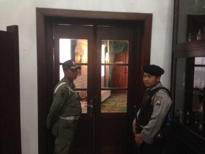 
Selain Segel Ruangan Wali Kota, KPK Juga Geledah Kantor Dinas PU Kota Malang