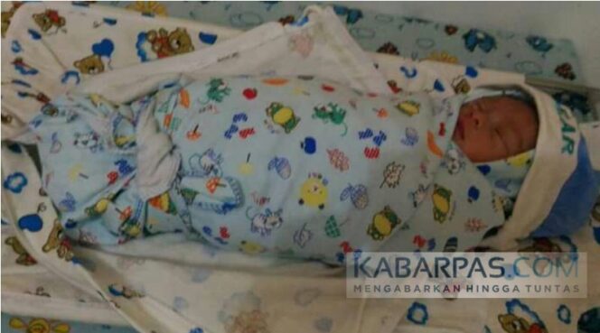 
Duh, Siapa Ibu Bayi Ini Kok Tega Buang Buah Hatinya ke Dalam Kresek