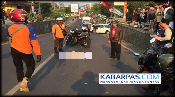
Naas, Ingin Jalan-jalan Bocah Ini Malah Terlindas Ban Truk