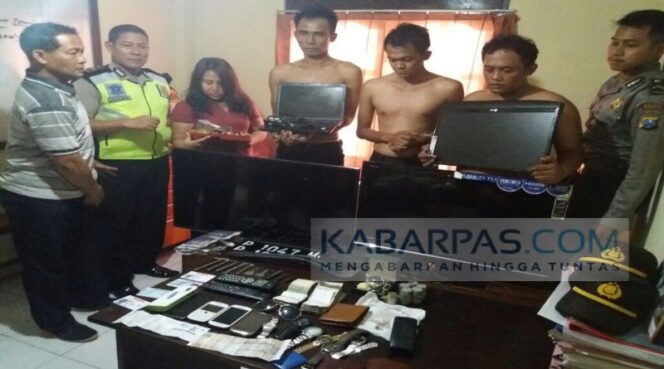 
Komplotan Garong Toko Ditangkap Saat Mobil yang Ditumpanginya Terjebak Macet