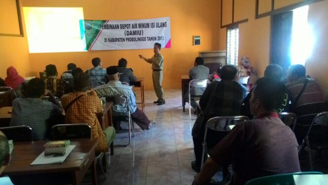 
Puluhan Pemilik Depot Air Minum Isi Ulang Diberi Pembinaan Produk yang Higinis