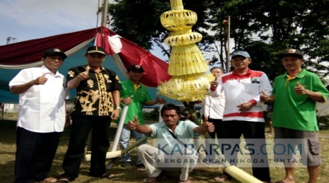 
Meriahkan HUT RI, Warga Sukomaju Gelar Lomba Penjor