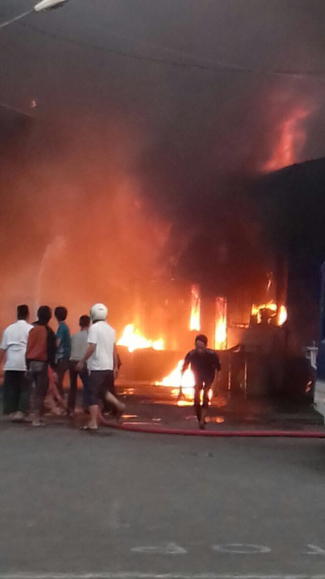 
Si Jago Merah Kembali Melalap Pabrik Milenia II