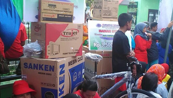 
Wah, Gerak Jalan Sehat Purwantoro Hadiahkan DP Umroh