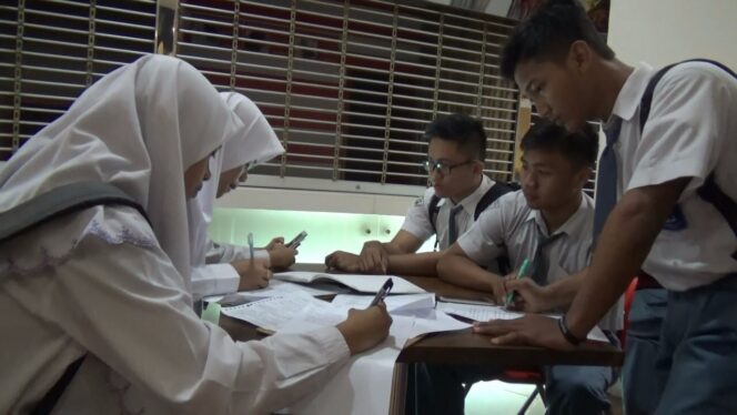 
Ratusan Siswa SMA Muhammadiyah 1 Taman Sidoarjo Nobar Film Nyai Akhmad Dahlan