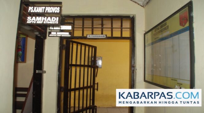 
Waduh! Tahanan Mapolsek Wongsorejo Kabur