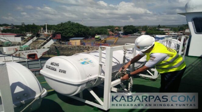 
Idul Adha, Syahbandar Ketapang Periksa Kelayakan Kapal