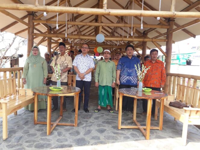
Hadiri Pembukaan Wisata Ikan, RH Harap Kolaborasi Wisata Munculkan Industri Kreatif