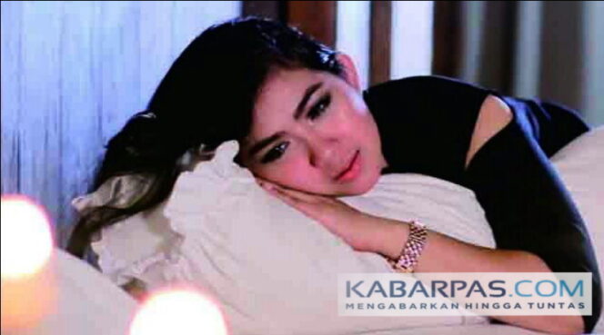 
Wanita Cantik Ini Promosikan Banyuwangi Lewat Musik