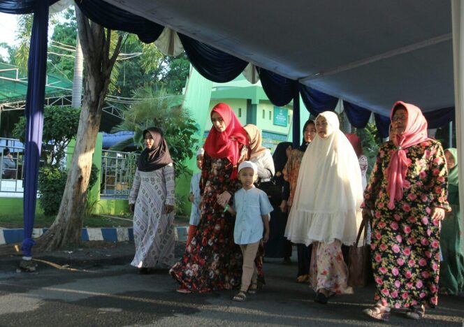 
Bupati dan Wabup Probolinggo Salat Idul Adha di Masjid Agung Ar-Raudlah