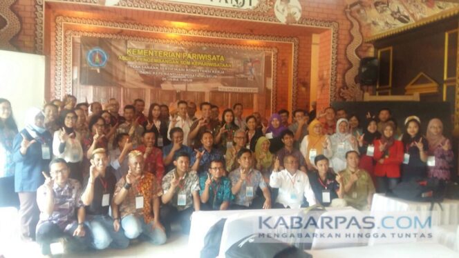 
Pemandu Wisata Wajib Bersertifikat Kompetensi Kerja