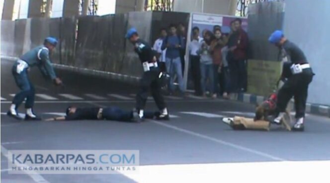 
Simulasi Menegangkan, Bandara Juanda Diserang Lima Orang Teroris