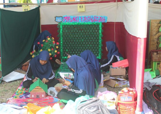 
Puluhan Lembaga Pendidikan Ramaikan Lomba Mading 3 Dimensi