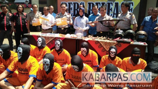
Polresta Pasuruan Tangkap Komplotan Begal Sadis Beserta Penadahnya