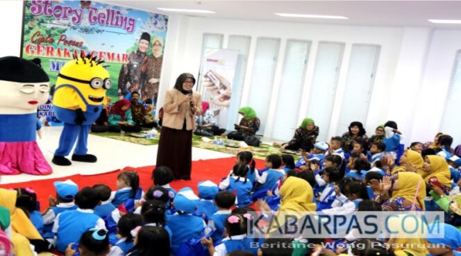 
Kunjungi “Rumah Belajar” di Pabrik Pocari Kejayan, Lulis Irsyad Ajak Anak-anak Suka Membaca