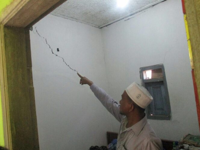 
Waduh, Rumah Guru Ngaji di Rembang Dilempari Mercon Orang Tak Dikenal