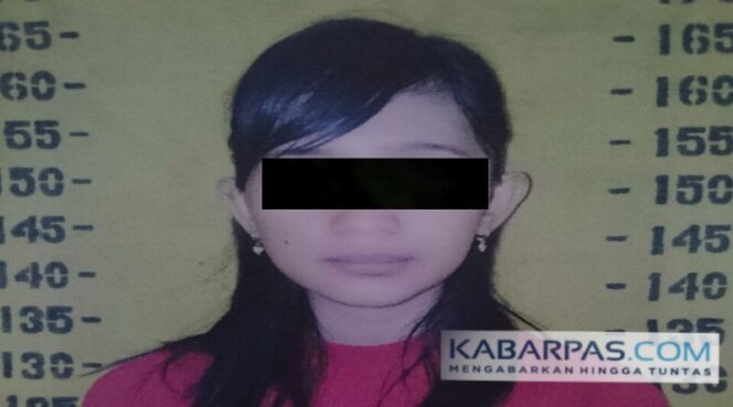 
Gara-gara Curi Iphone 5 S, Wanita Cantik Ini Mendekam di Tahanan