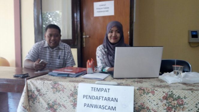 
Meski Belum Ada Kantor Tetap, Panwaslu Kota Pasuruan Tetap Layani Pendaftaran Panwascam