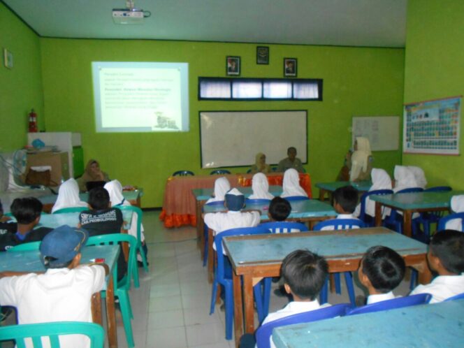 
Ajak Siswa Gemar Makan Produk Hasil Peternakan