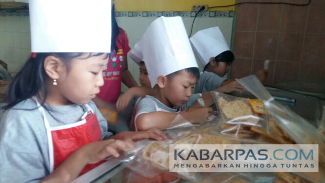 
SDK Santo Yusup 2 Ajak Siswa Mengenal Produk Khas Malang