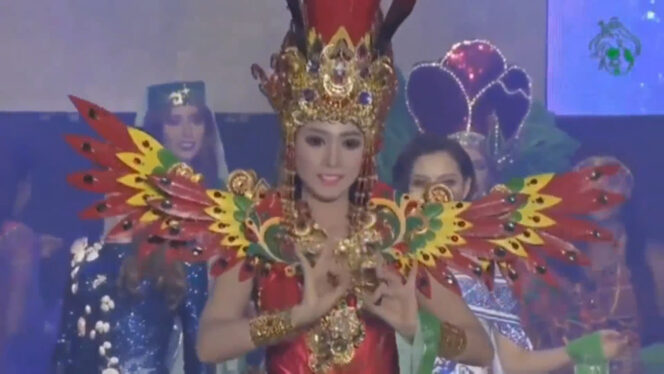 
Revindia Carina saat tampil pada ajang Miss Global Beauty Queen 2017 di Korea Selatan. (istimewa).