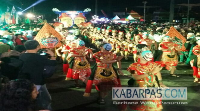 
Meriahnya Pagelaran Seni dan Jatim Specta Night 2017