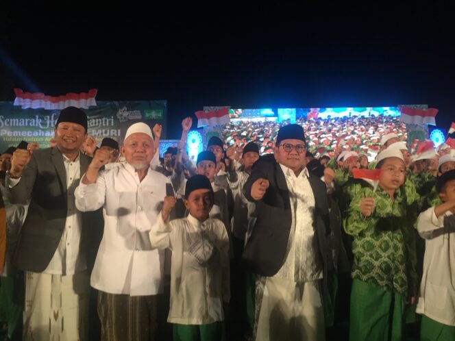 
Ini Video 32000 Santri Pasuruan Pecahkan Rekor Muri Hafalan Nadzom Aqidatul Awam dan Aqoid