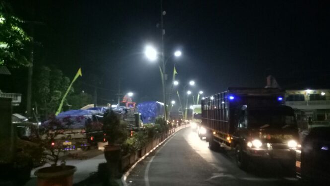 
Edann.!! Perbaikan Rel KA di Latek Bangil Picu Kemacetan hingga 4 Kilometer
