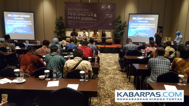 
Pemilik UKM se-Sidoarjo Dibekali Cara Mengemas dan Menjual Produknya