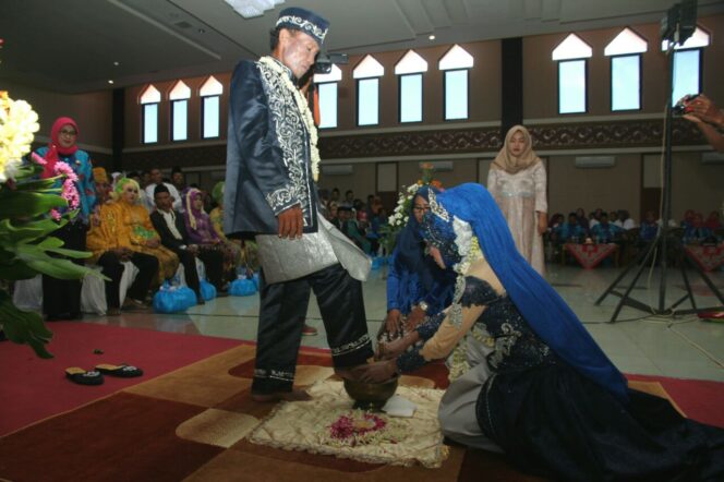 
Ratusan Pasutri di Probolinggo Isbat Nikah Massal