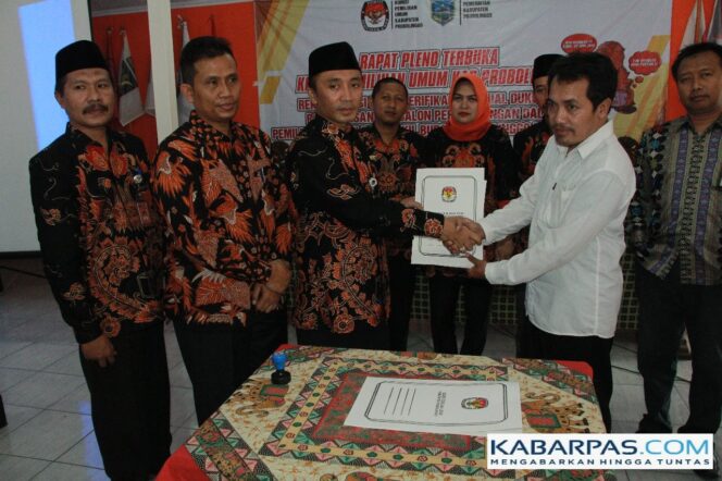 
KPU Probolinggo Rekapitulasi Dukungan Bakal Pasangan Calon Perseorangan